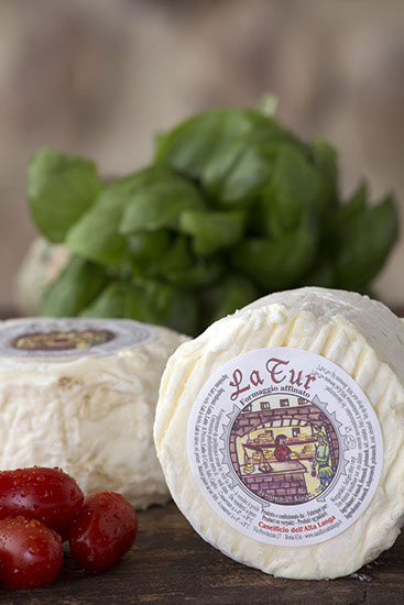 LA TUR product image